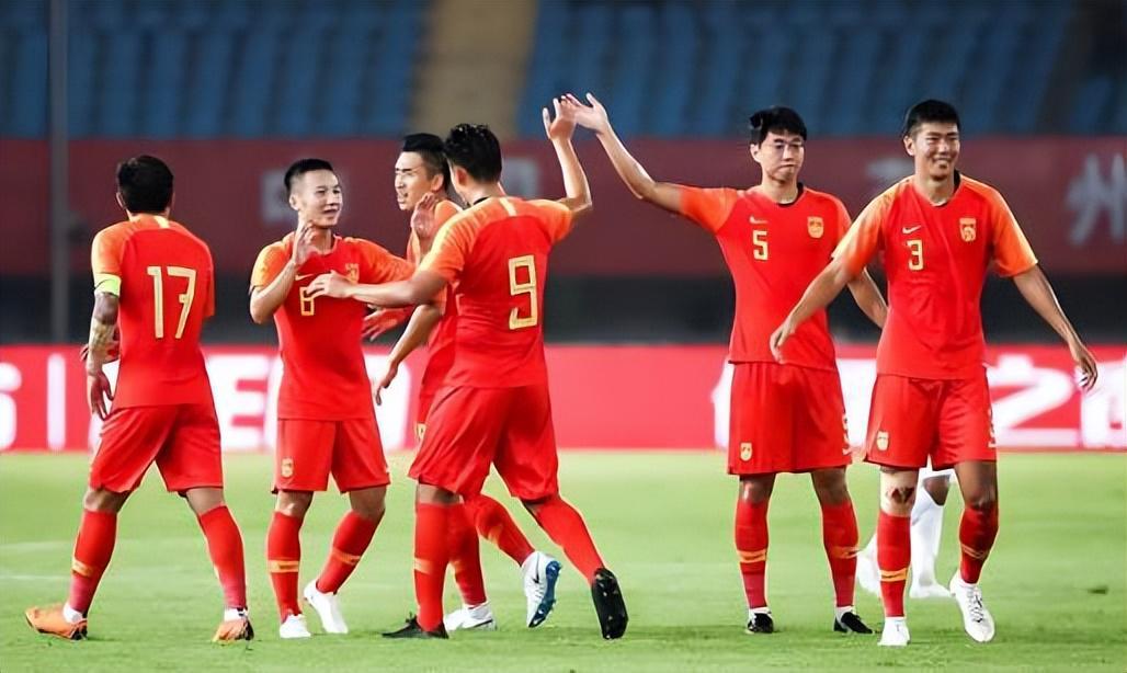 为朱鹏宇点赞!明知道他受伤踢不了鲁能,依然跟英博来客场备战